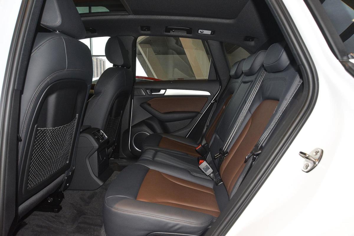 【奥迪sq52014款3.0tfsi后排空间体验汽车图片-汽车图片大全】-易车