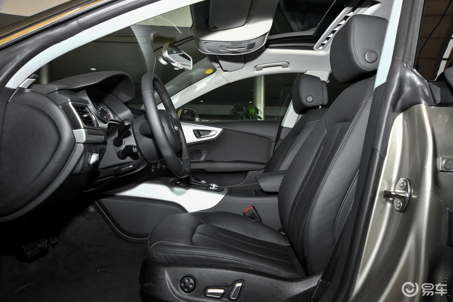 【奥迪a72016款40 tfsi 进取型前排空间汽车图片-汽车图片大全】-易车