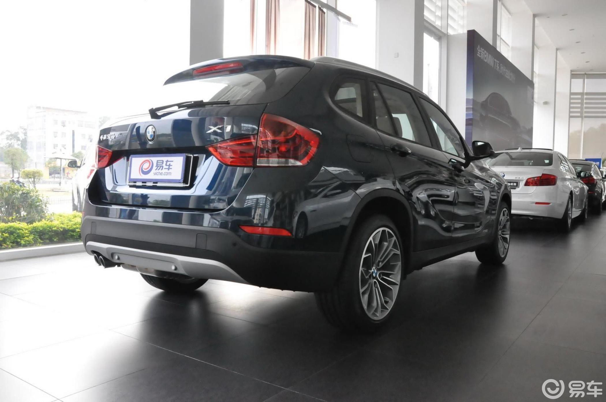 【宝马x12015款m 运动限量版侧后45度车头向右水平汽车图片-汽车图片