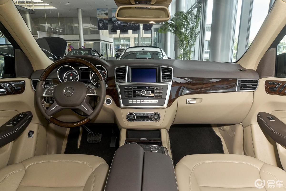 【奔驰m级2014款ml400 4matic 豪华型内饰全景正拍汽车图片-汽车图片