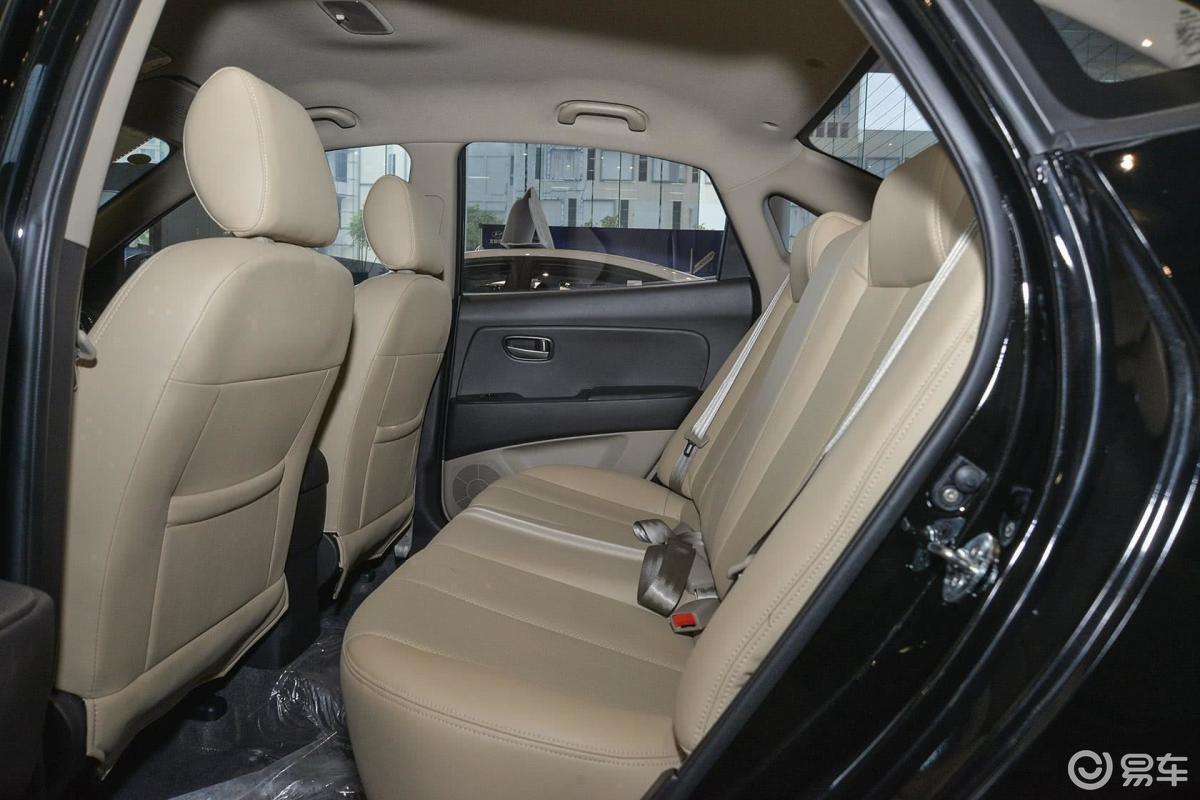 【悦动2015款1.6l 自动 舒适型后排座椅汽车图片-汽车图片大全】-易车