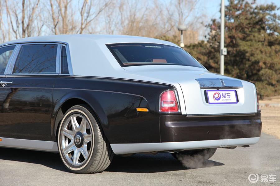 劳斯莱斯幻影 车尾局部图