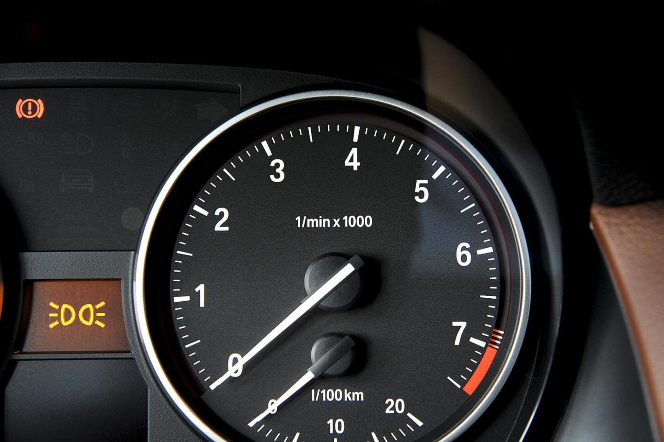 宝马x1xdrive28i x设计套装仪表盘