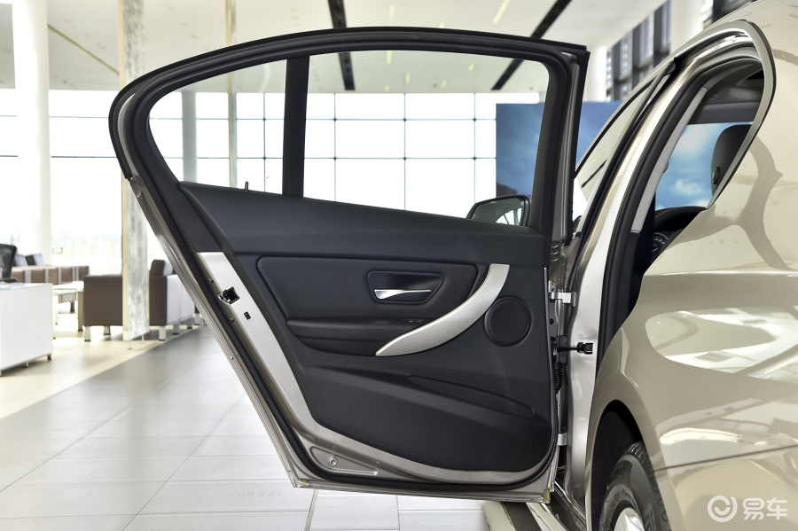 【宝马3系2015款320i 时尚型驾驶员侧车门内门板汽车图片-汽车图片