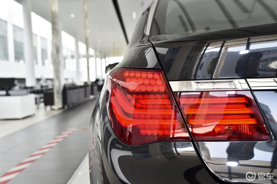 【宝马7系2014款730li 臻享型尾灯汽车图片-汽车图片大全】-易车网