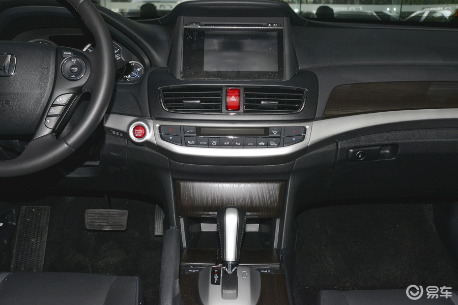 本田歌诗图 中控台正面图