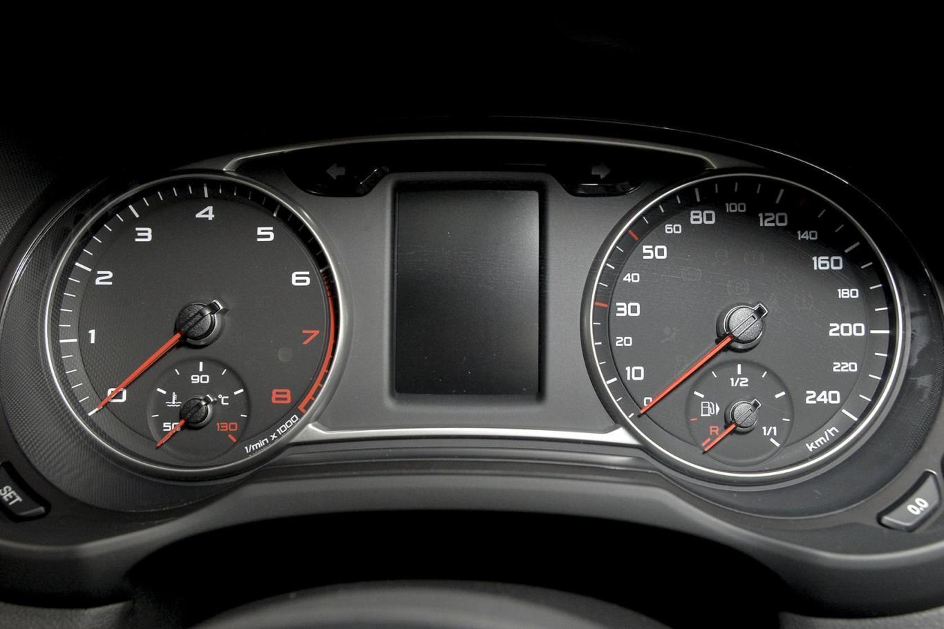 奥迪a1sportback 30tfsi 技术型仪表盘