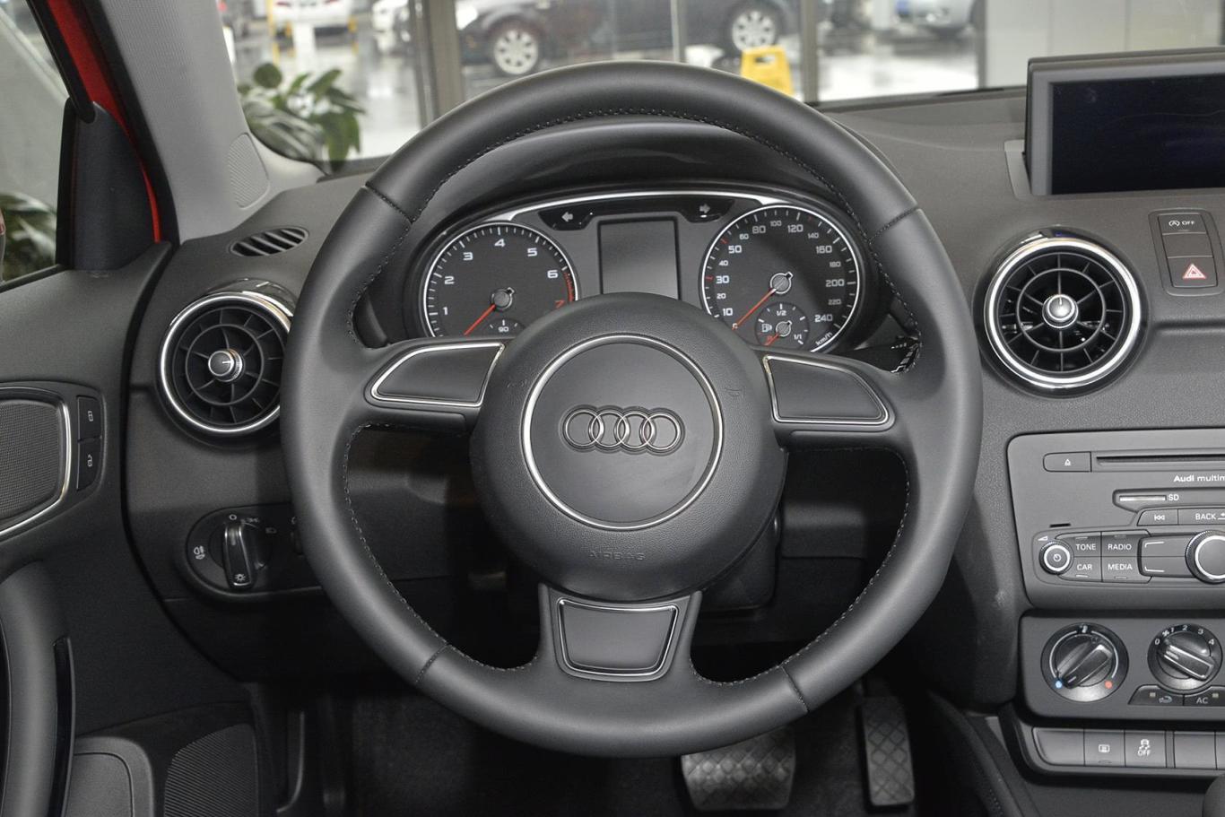 奥迪a1sportback 30tfsi 技术型方向盘