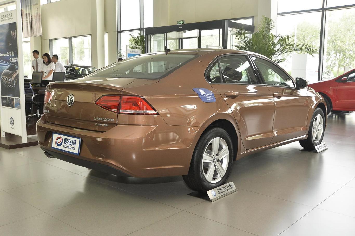 4t dsg 230tsi 风尚版侧后45度车头向右水平图片