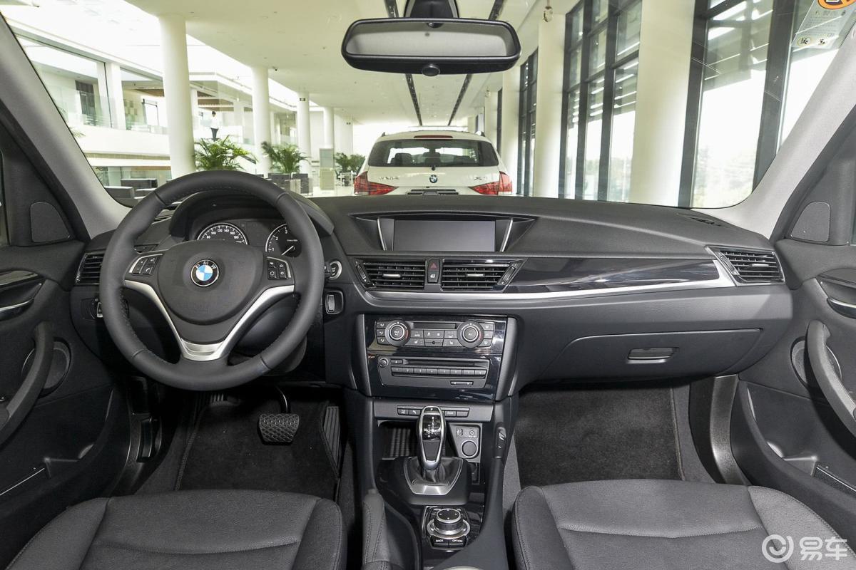 【宝马x12015款sdrive18i 领先晋级版内饰全景正拍汽车图片-汽车图片