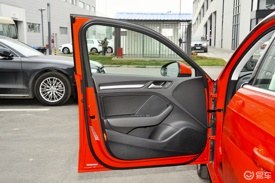 【奥迪a32014款sportback 35tfsi 舒适型驾驶员侧车门内门板汽车图片