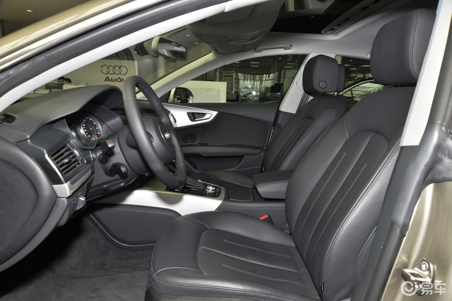 【奥迪a7(进口)2016款40 tfsi 进取型前排空间汽车图片-汽车图片大全