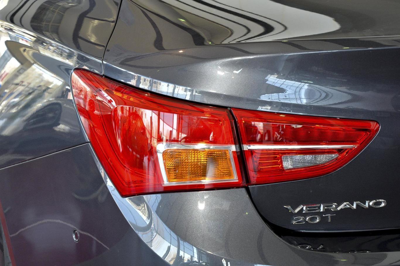 威朗三厢 20t 双离合 精英型尾灯侧45度俯拍