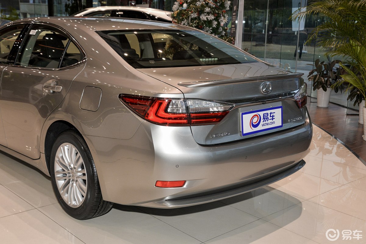 【雷克萨斯es2015款200 精英型车尾局部汽车图片-汽车图片大全】-易车