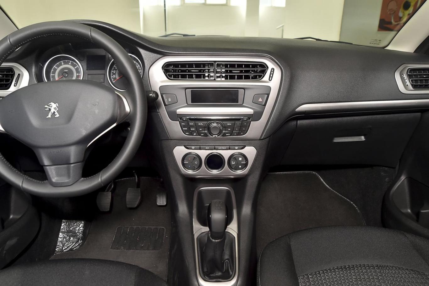 标致3011.6l 自动 舒适版中控台整体