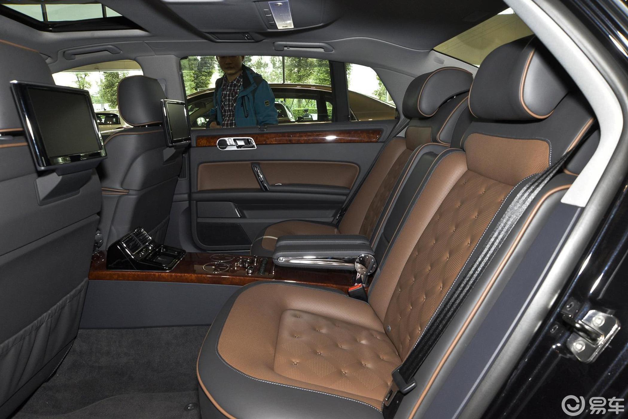 【辉腾2015款3.6l 尊享版后排空间体验汽车图片-汽车图片大全】-易车