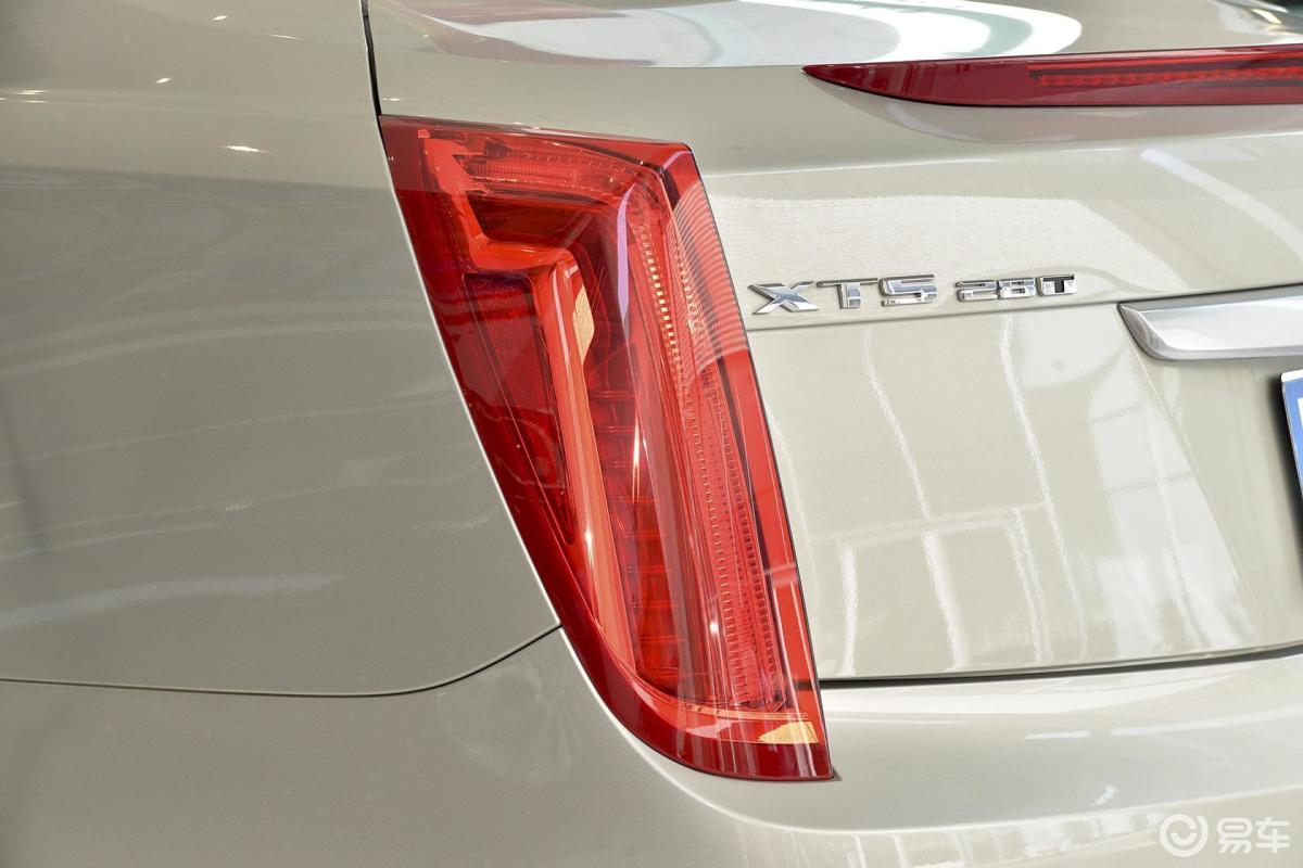 【凯迪拉克xts2015款28t 豪华型尾灯侧45度俯拍汽车图片-汽车图片大全