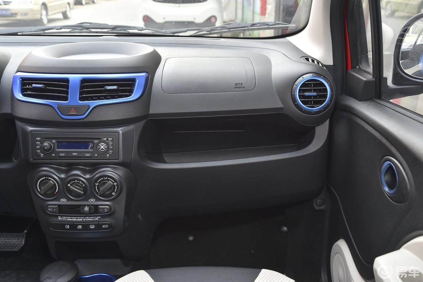 奇瑞eq 内饰-激情红