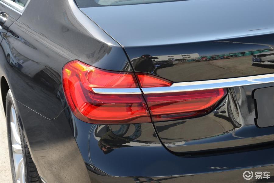 【宝马7系2016款730li 领先型尾灯侧45度俯拍汽车图片-汽车图片大全】