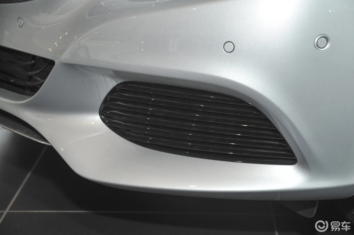 【奔驰c级2015款c 180 l雾灯汽车图片-汽车图片大全】-易车