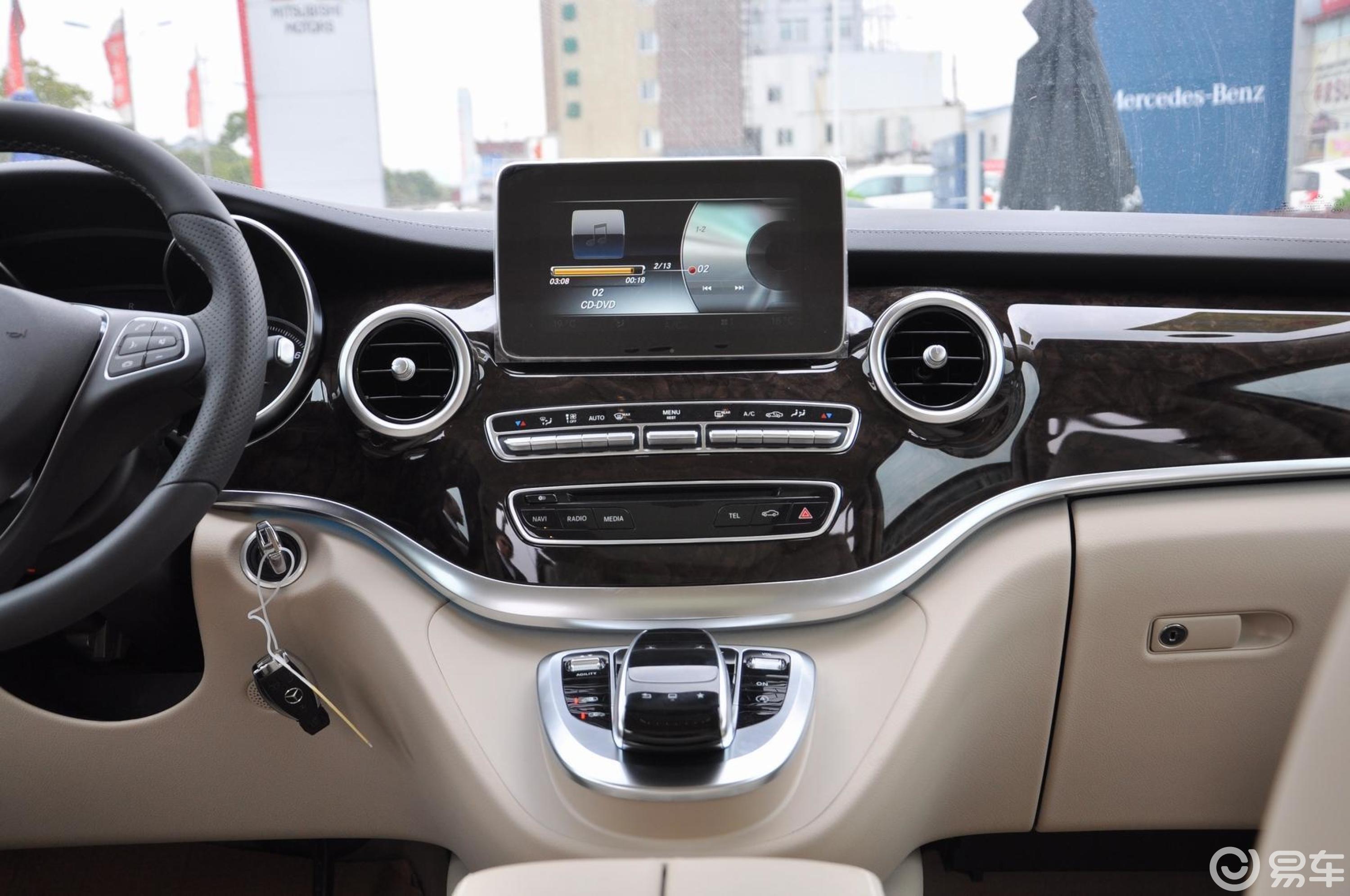 【奔驰v级2016款v260 l 尊贵加长版中控台整体汽车图片-汽车图片大全