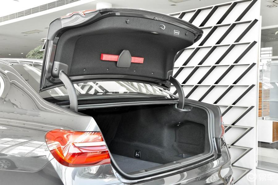 宝马7系(进口) 行李厢开口范围图