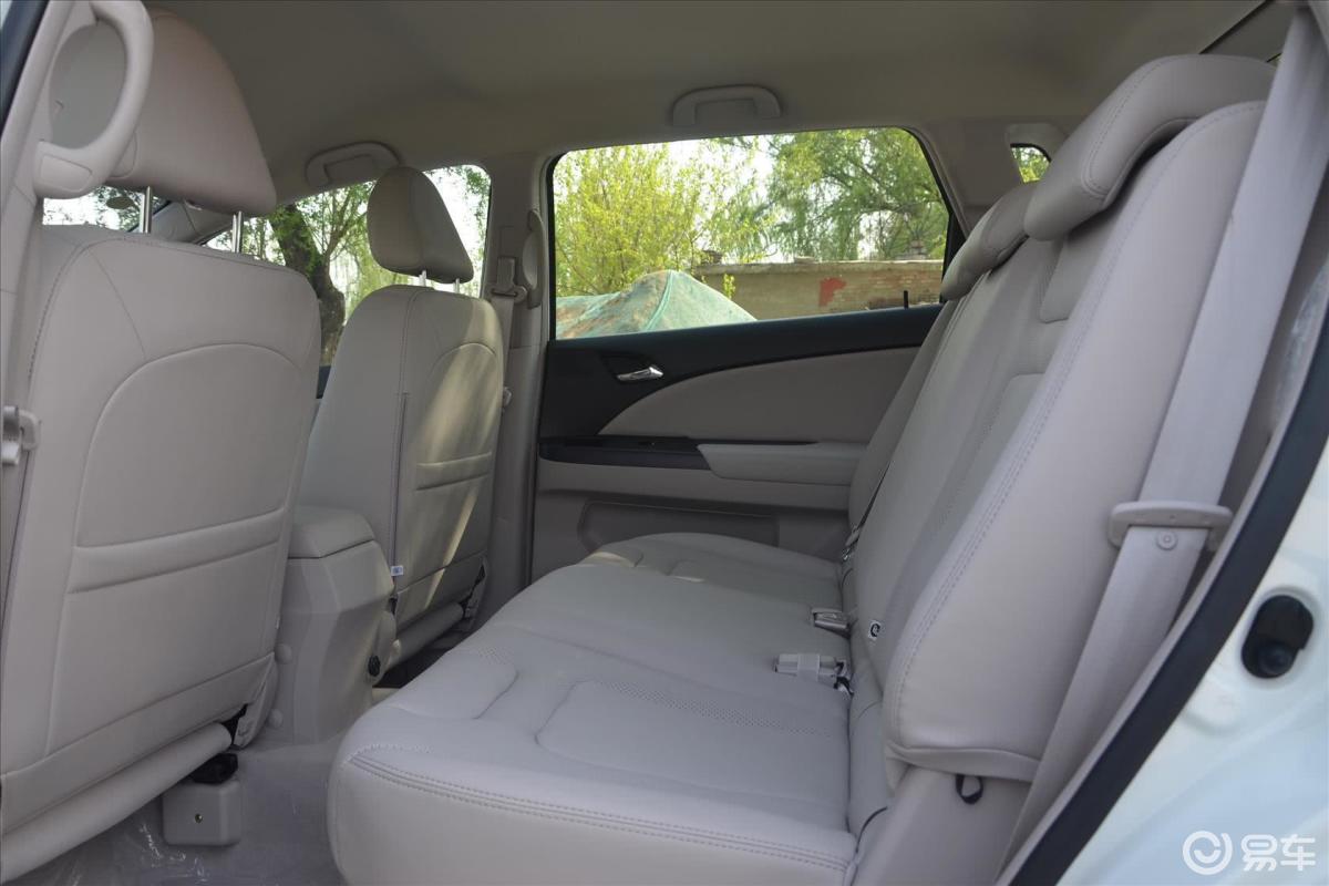 【比亚迪e62016款400 豪华版后排空间体验汽车图片-汽车图片大全】