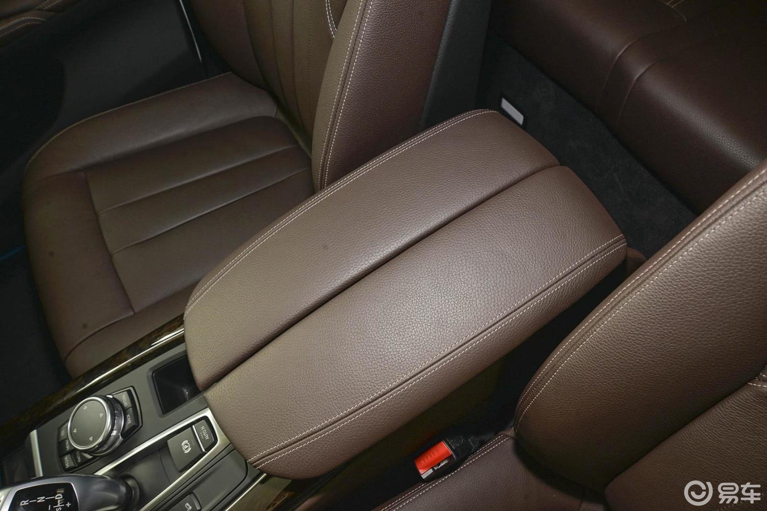 【宝马x52015款xdrive28i前排中央扶手箱汽车图片-汽车图片大全】