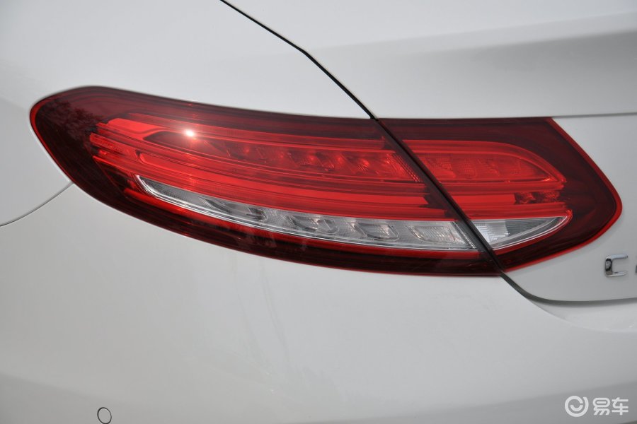 【奔驰c级2016款c200 轿跑车尾灯侧45度俯拍汽车图片-汽车图片大全】