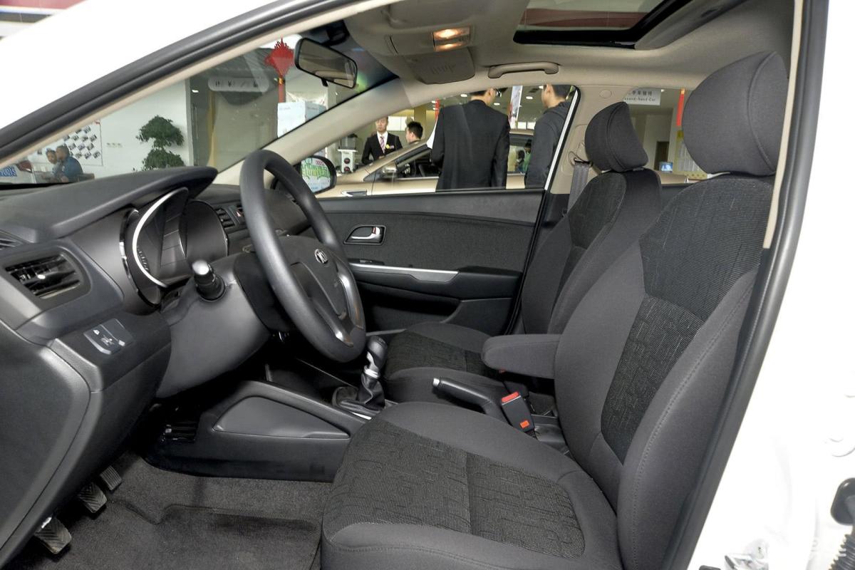 【起亚k22015款三厢 1.