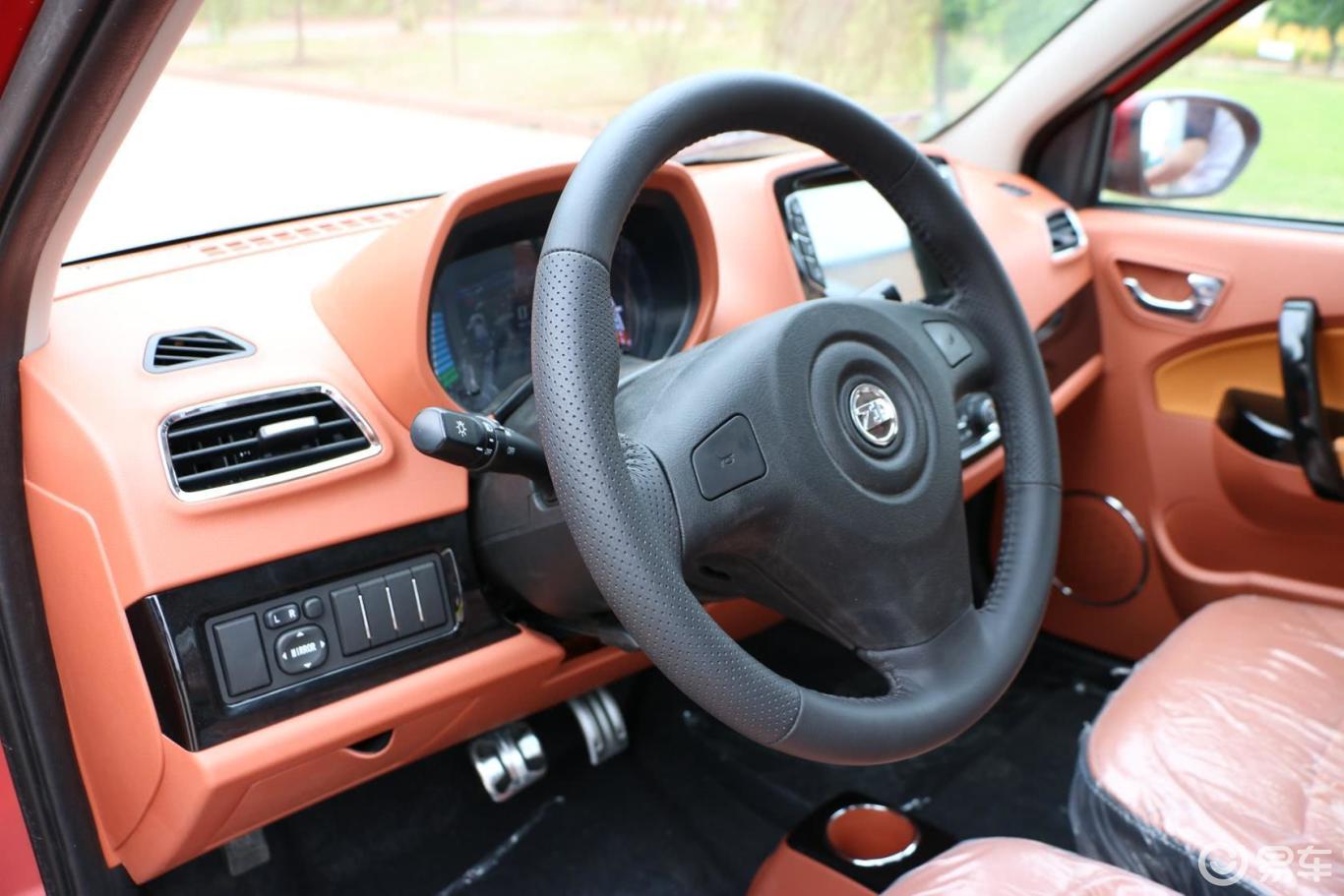 知豆d2 内饰-罂粟红