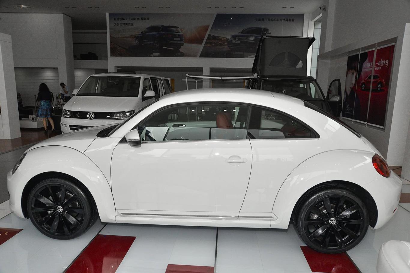 甲壳虫180tsi正侧车头向左水平