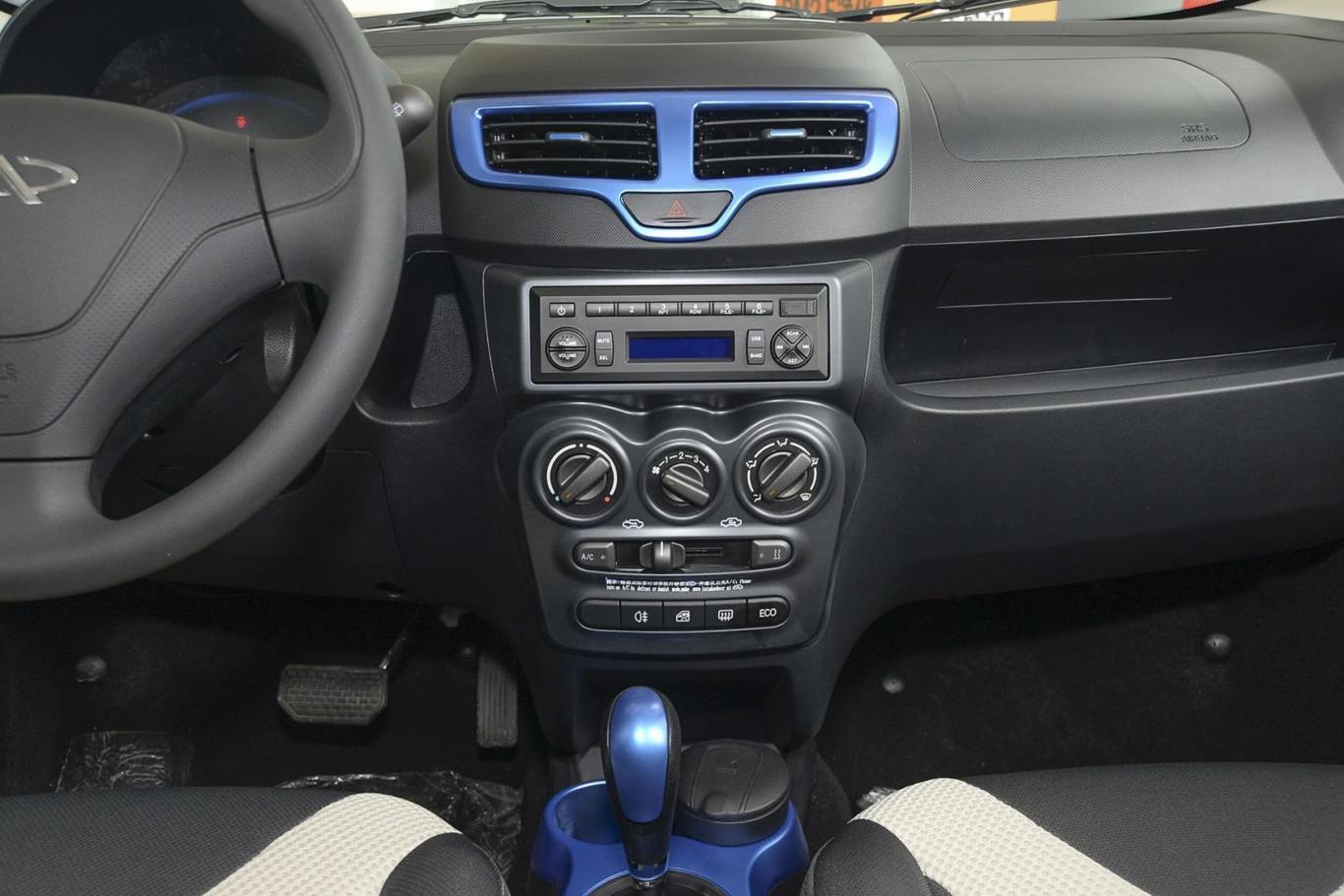 奇瑞eq舒适版内饰