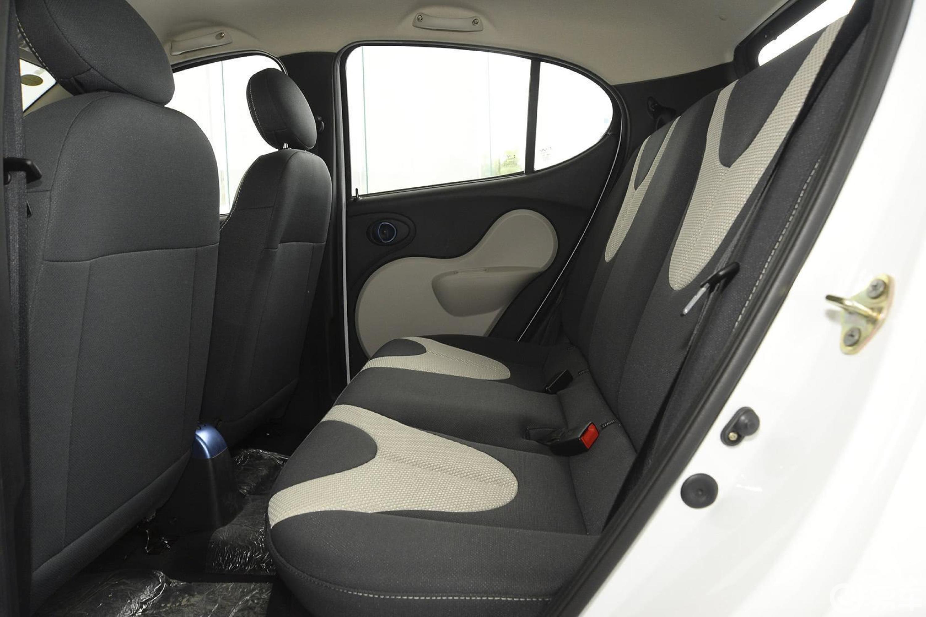 【奇瑞eq2015款舒适版后排空间体验汽车图片-汽车图片大全】-易车