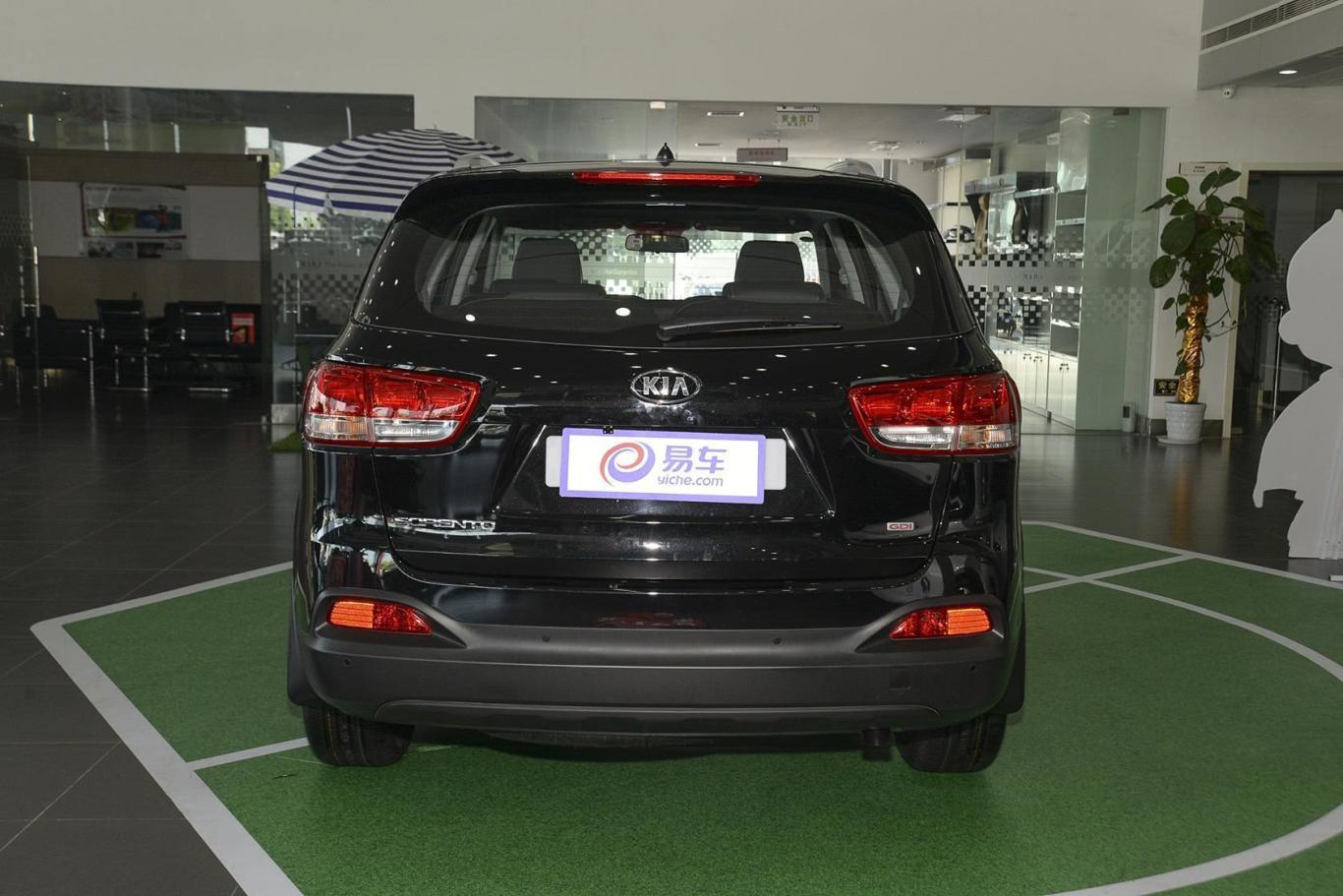 【索兰托索兰托L 2.4GDI 汽油 4WD 定制版 七座 国IV正后水平图片-汽车图片大全】-易车