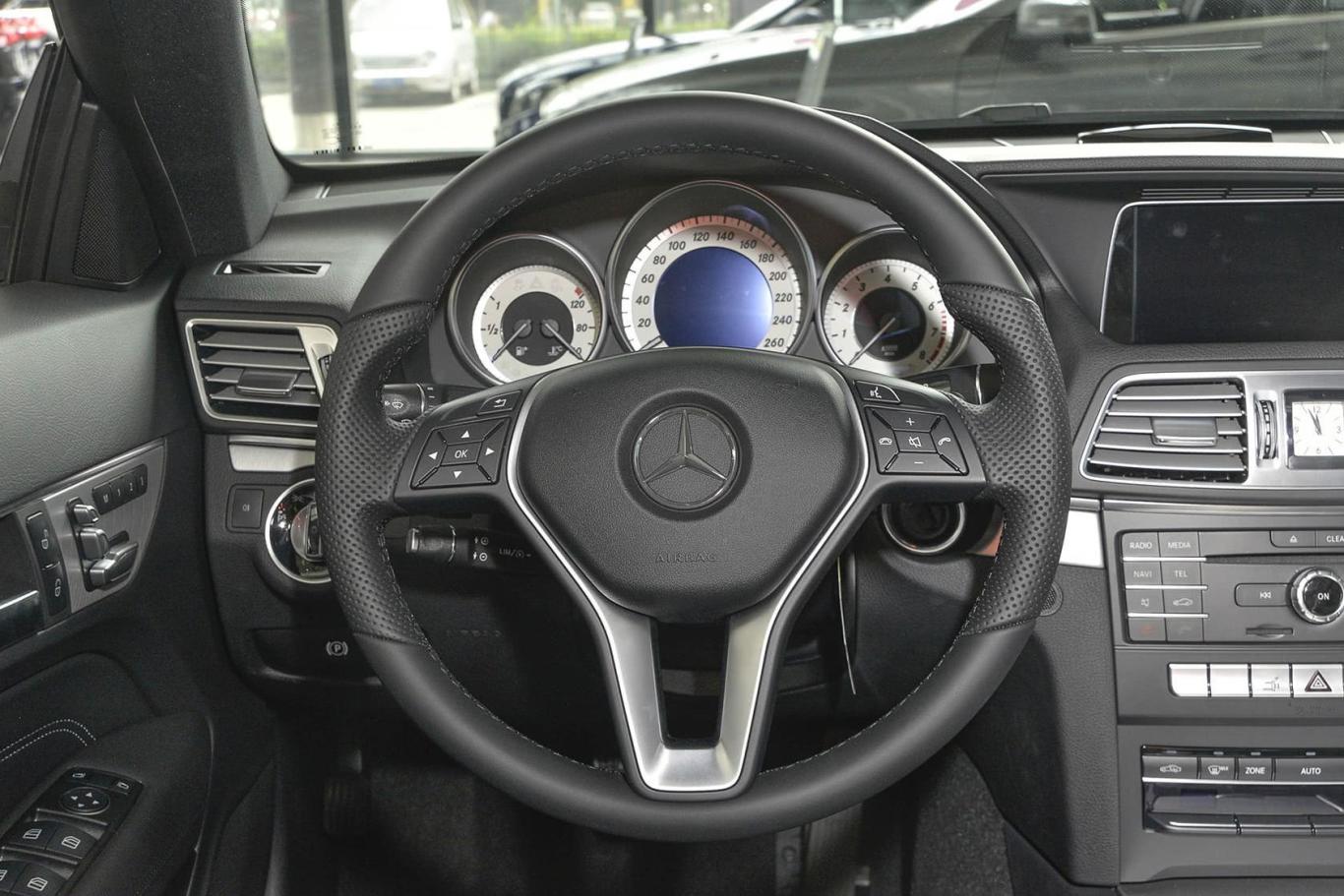 奔驰e级(进口)e200 coupe方向盘