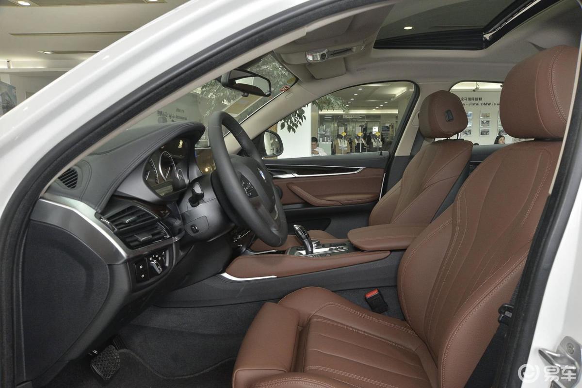 【宝马x62015款xdrive28i前排空间汽车图片-汽车图片大全】-易车