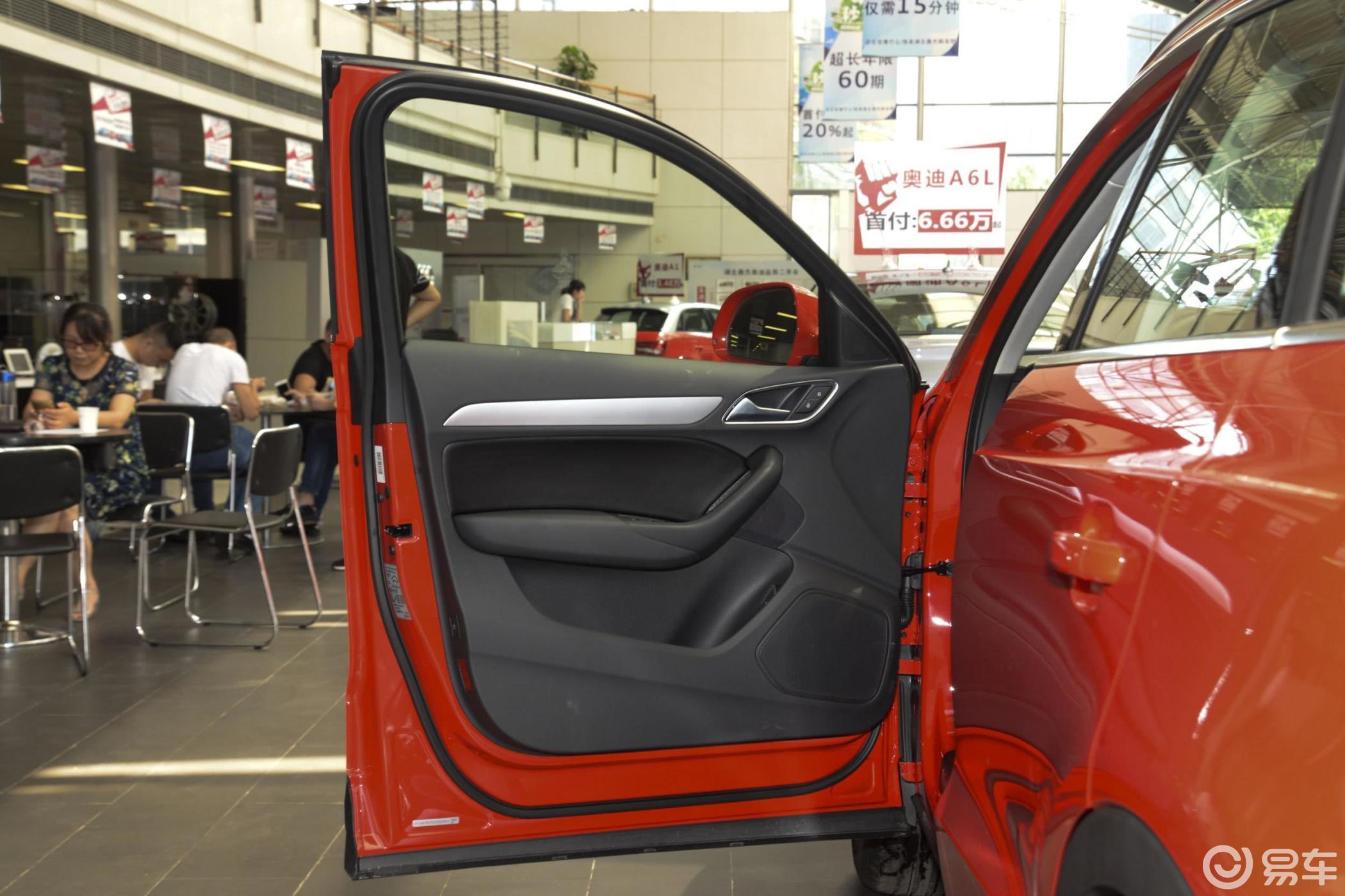 【奥迪q32016款30 tfsi 标准型驾驶员侧车门内门板汽车图片-汽车图片