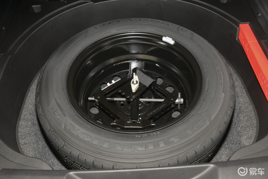 【自由光2016款2.0l 优越版备胎汽车图片-汽车图片大全】-易车网