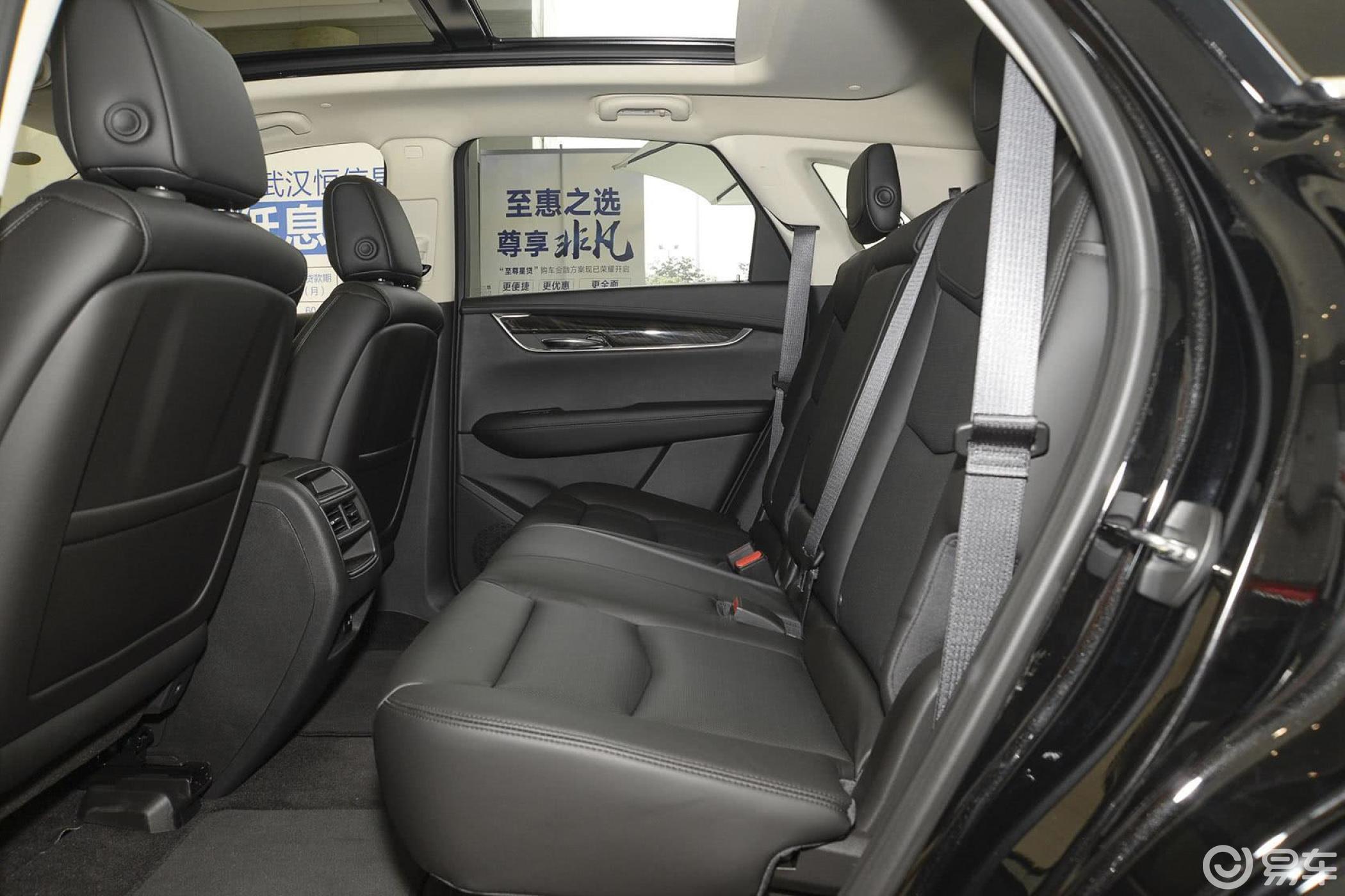 【凯迪拉克xt52016款25t 豪华型后排空间体验汽车图片