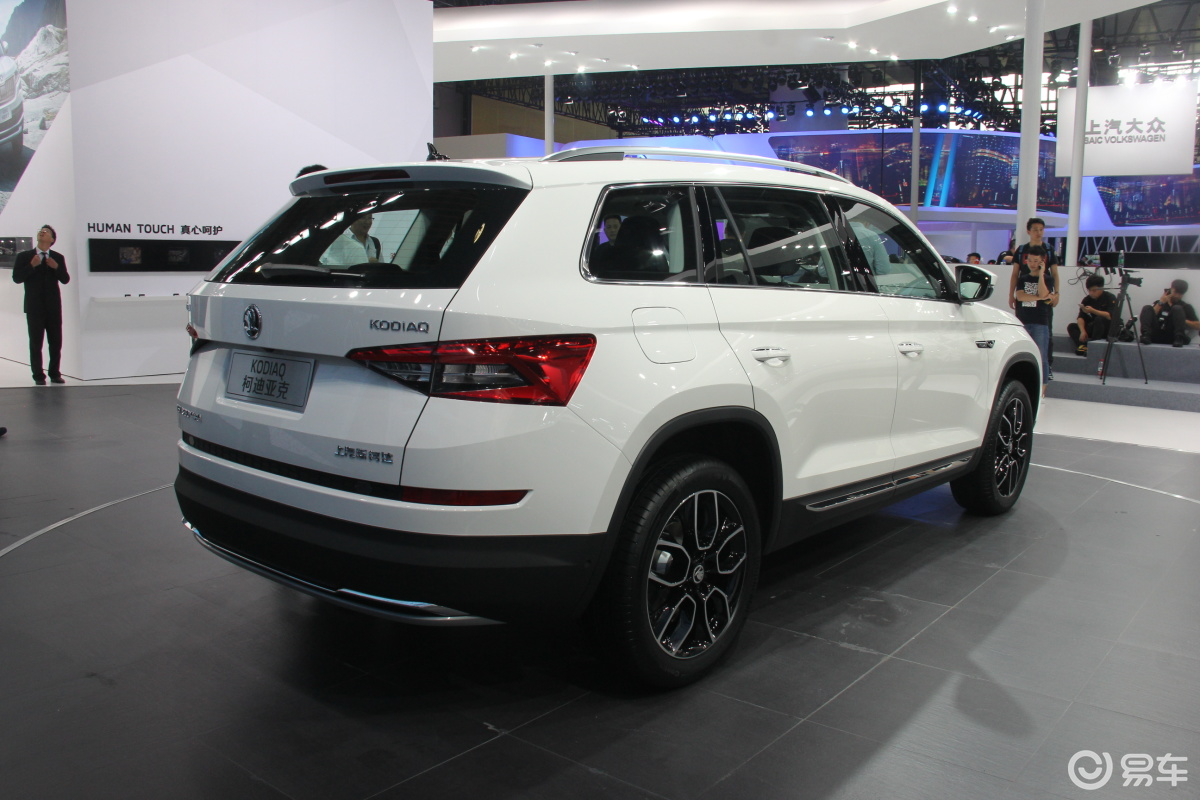 【柯迪亚克2017款tsi330 舒适版侧前45度车头向右水