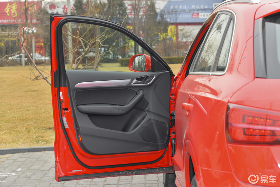 【奥迪q32017款35 tfsi 风尚型驾驶员侧车门内门板汽车图片-汽车图片