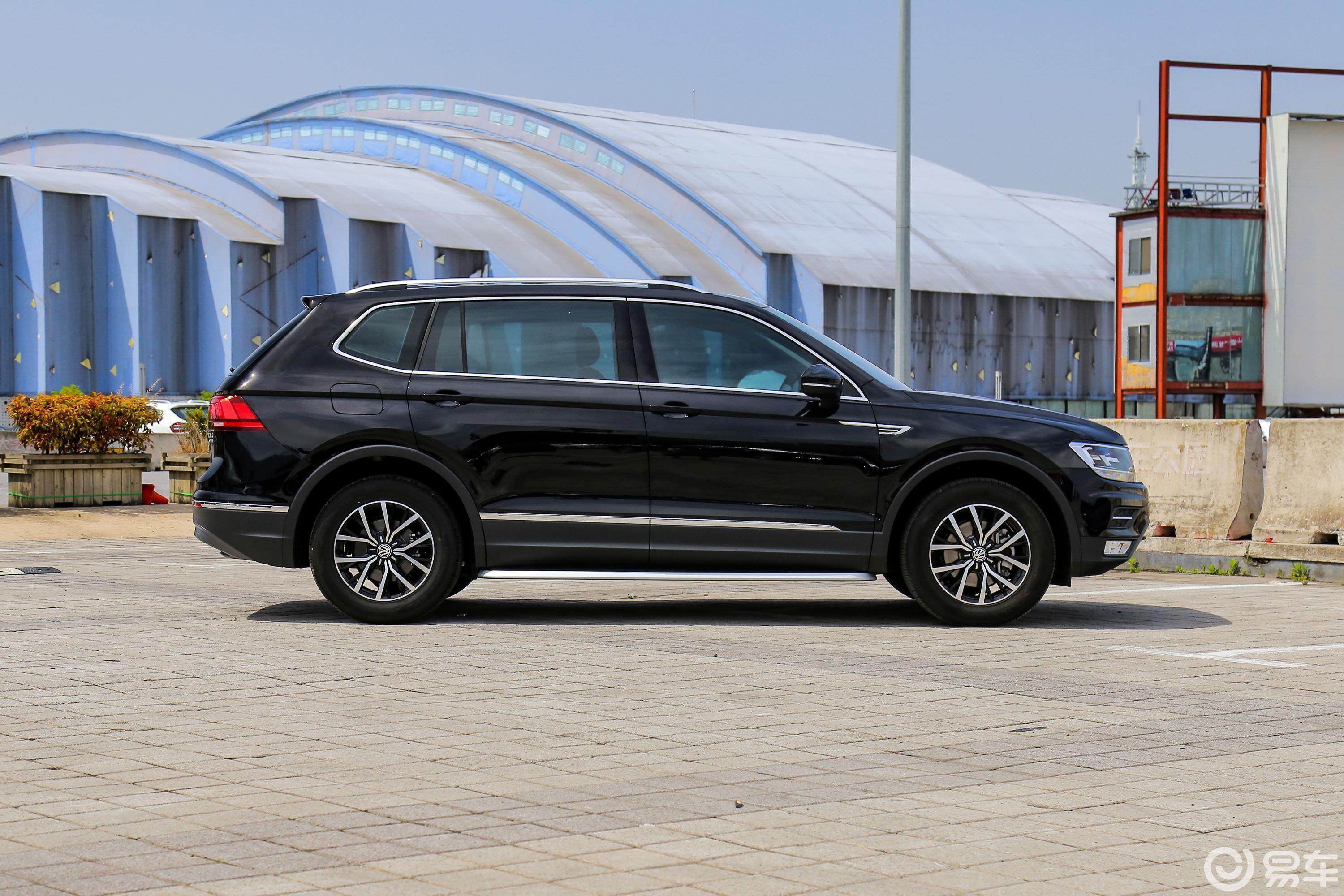 【途观l2017款330tsi 双离合 两驱 豪华版正侧车头向右水平汽车图片