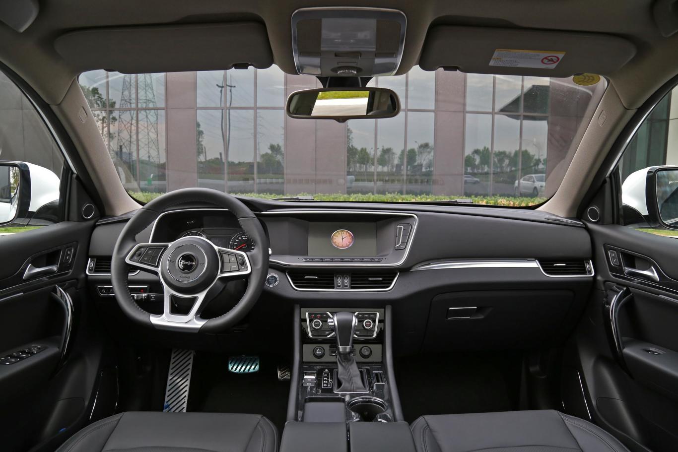 众泰t600 coupe1.5t 手自一体 尊享版内饰全景正拍