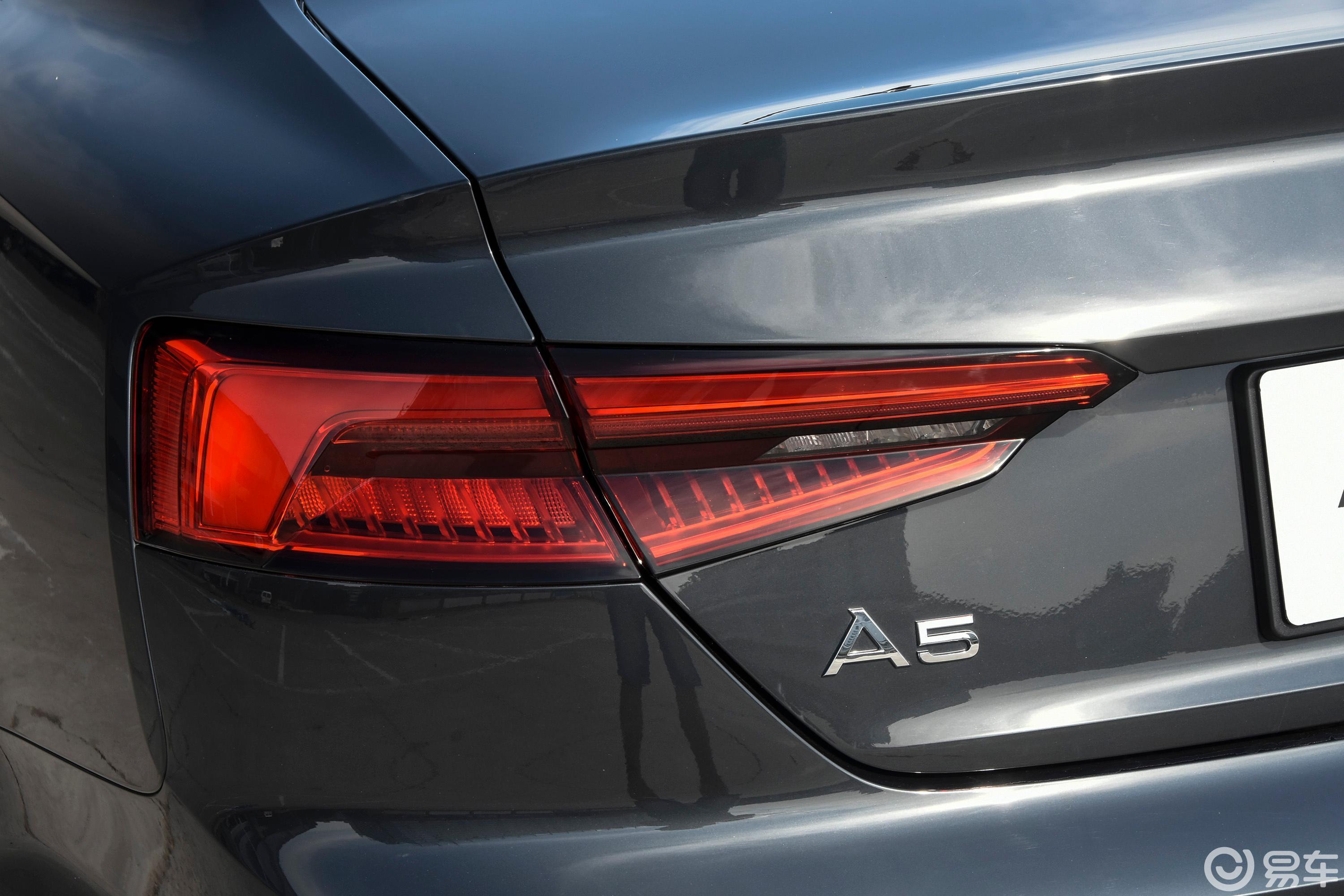 【奥迪a52017款coupe 45 tfsi quattro 运动版尾灯侧45度俯拍汽车图片