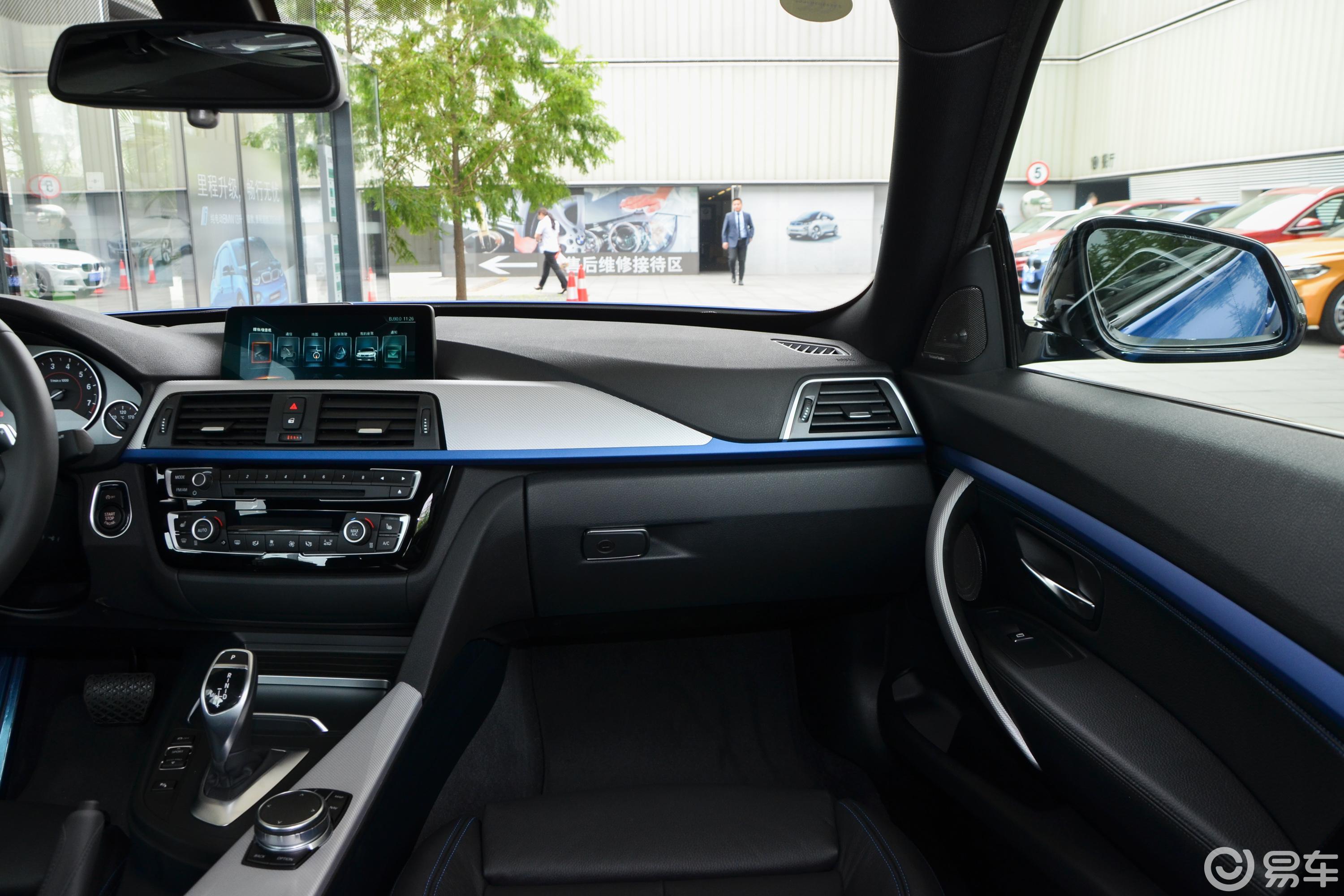 【宝马3系gt2017款330i xdrive m运动版副驾驶位区域汽车图片-汽车