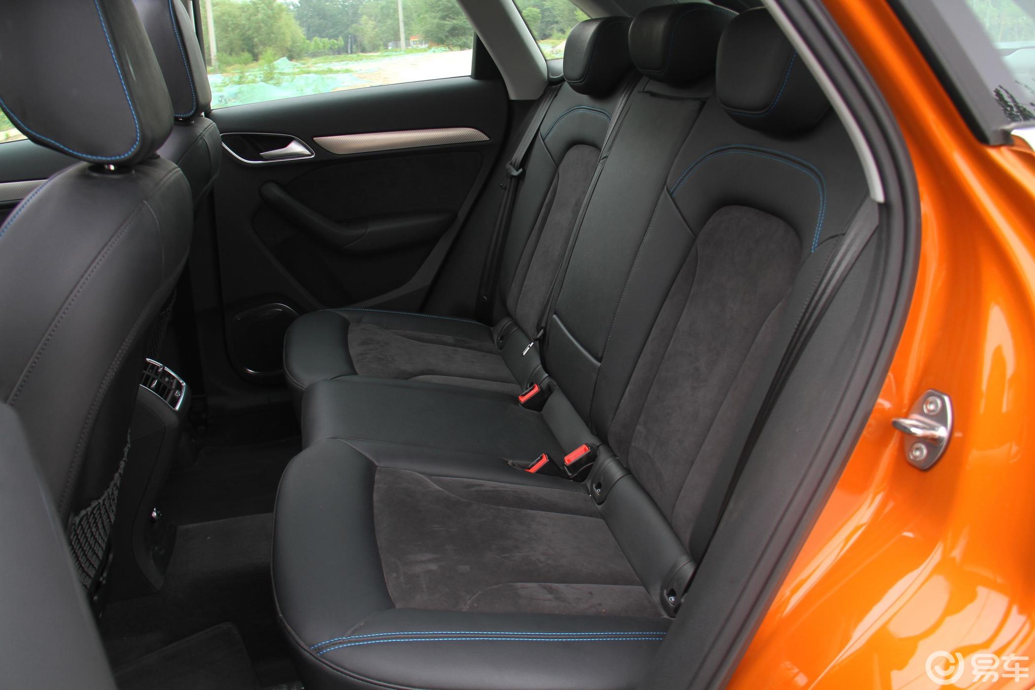 【奥迪q32017款40 tfsi quattro 全时四驱运动版后排座椅汽车图片