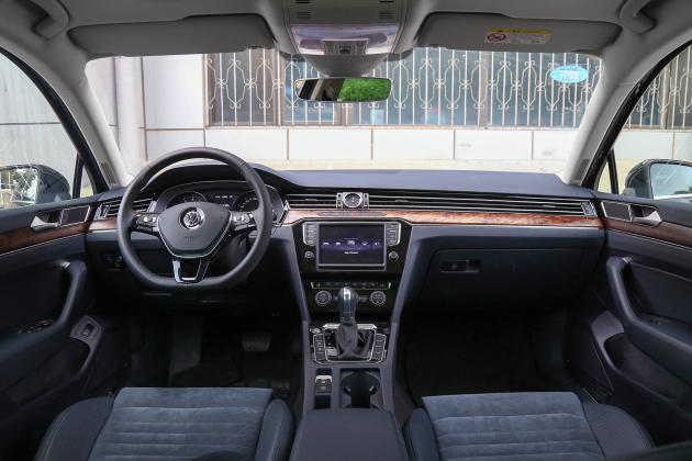 一汽-大众迈腾新增1.4t越享型 售价19.79万元