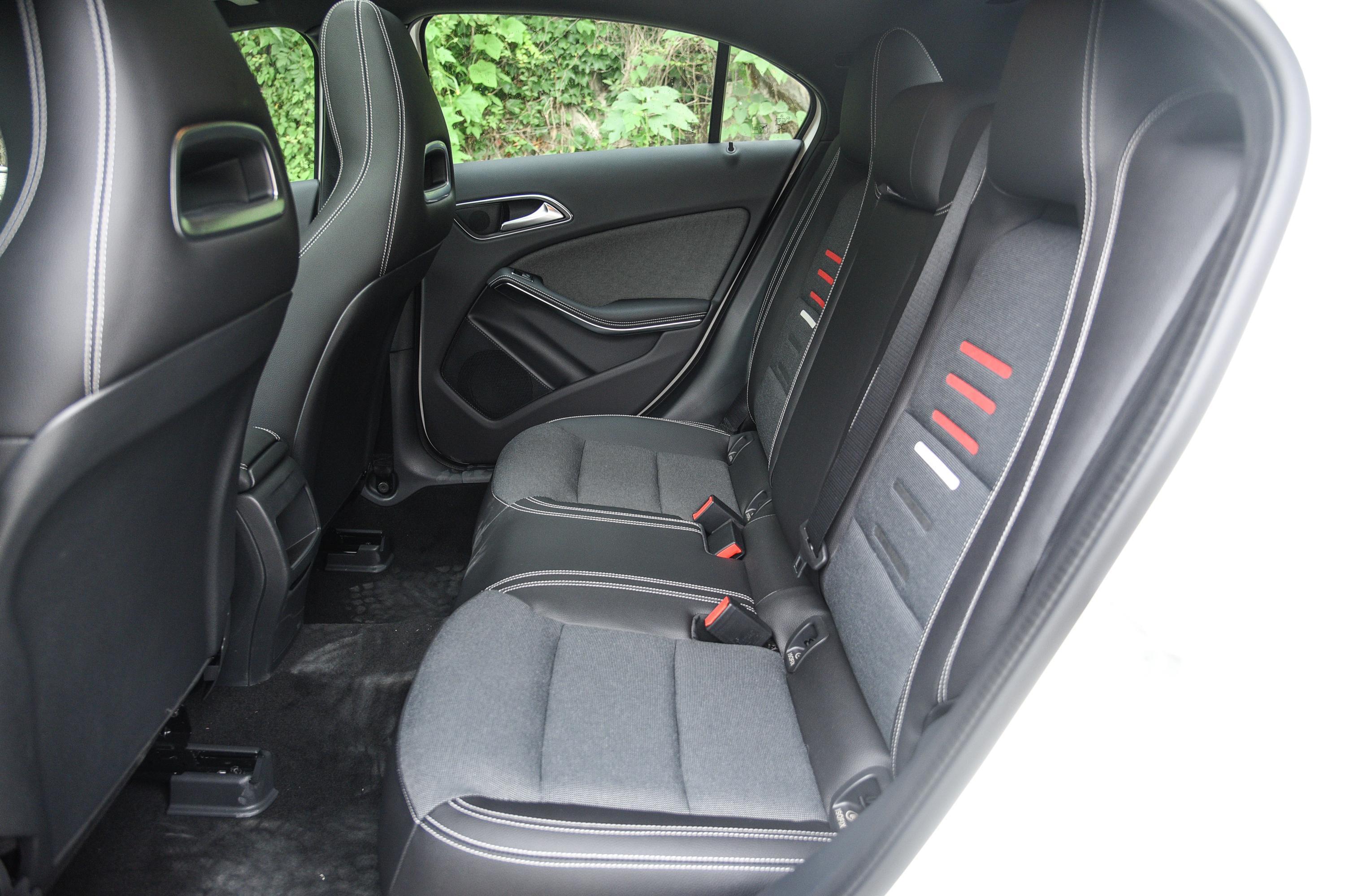 【奔驰a级(进口)2017款a 200 动感版后排座椅汽车图片-汽车图片大全】