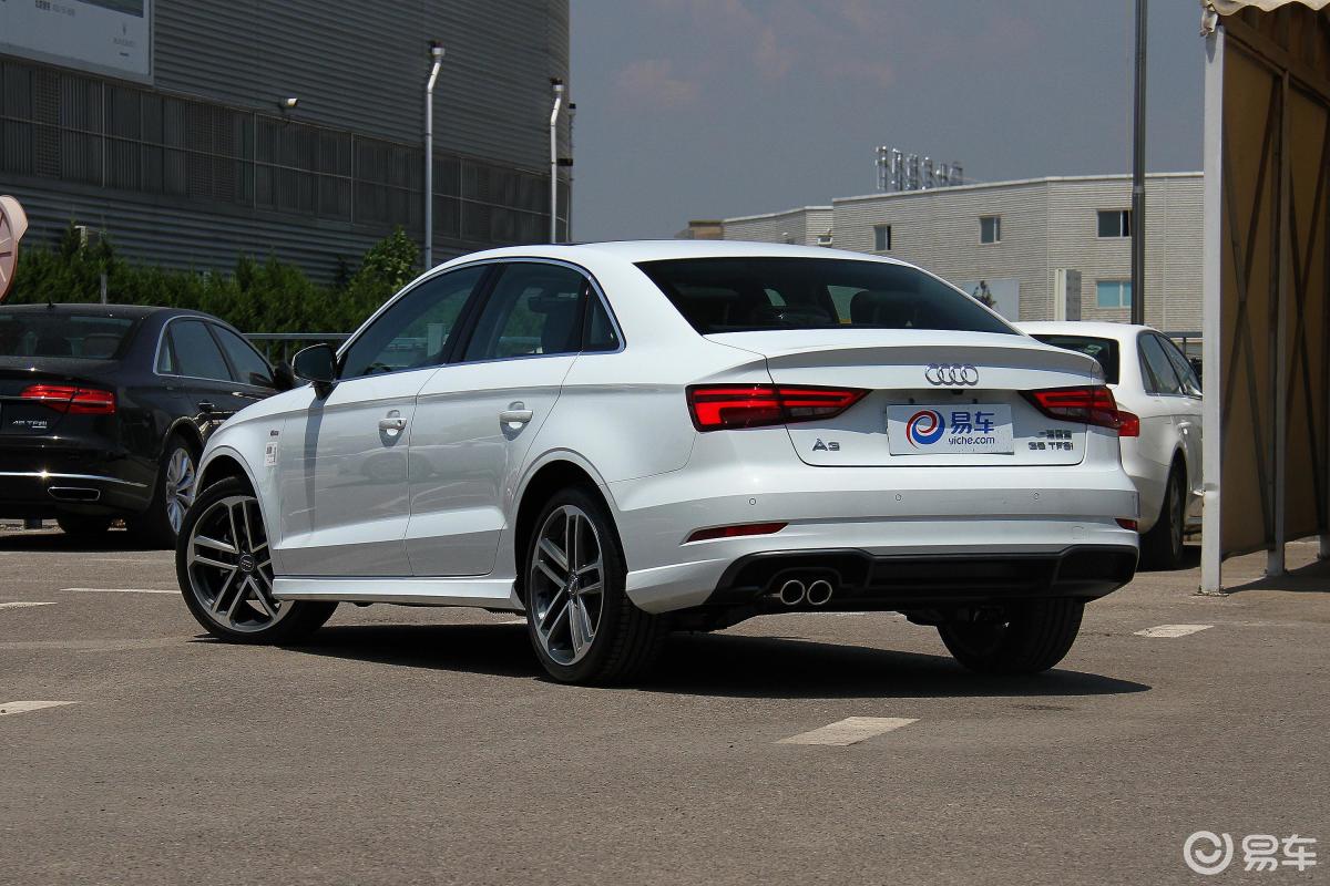 【奥迪a32017款limousine 35tfsi 运动版侧后45度车头向左水平汽车
